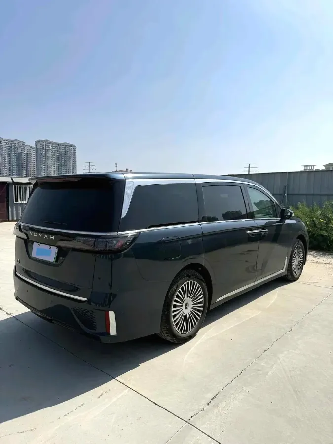 2025 Voyah Dream 1.5T 150HP L4 PHEV 41.7KWH,autocango,china used car exporter,china ev exporter,chinese used car exporter,chinese used ev exporter