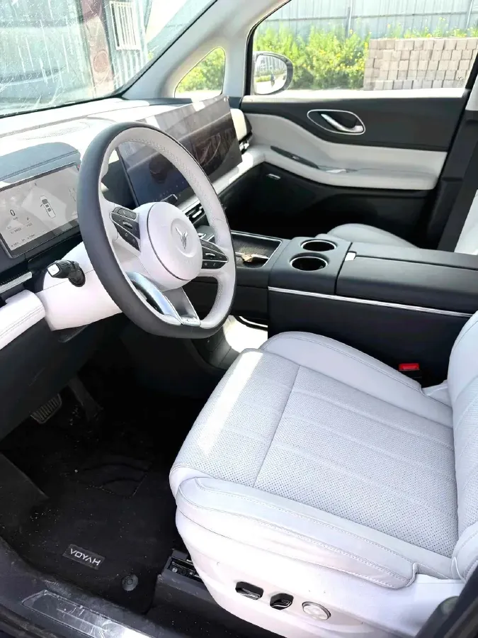 2025 Voyah Dream 1.5T 150HP L4 PHEV 41.7KWH,autocango,china used car exporter,china ev exporter,chinese used car exporter,chinese used ev exporter