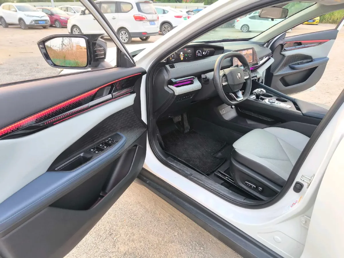 2023 ChangAn UNI-V iDD 1.5T 170HP L4 6TCT PHEV 18.4KWH,autocango,china used car exporter,china ev exporter,chinese used car exporter,chinese used ev exporter