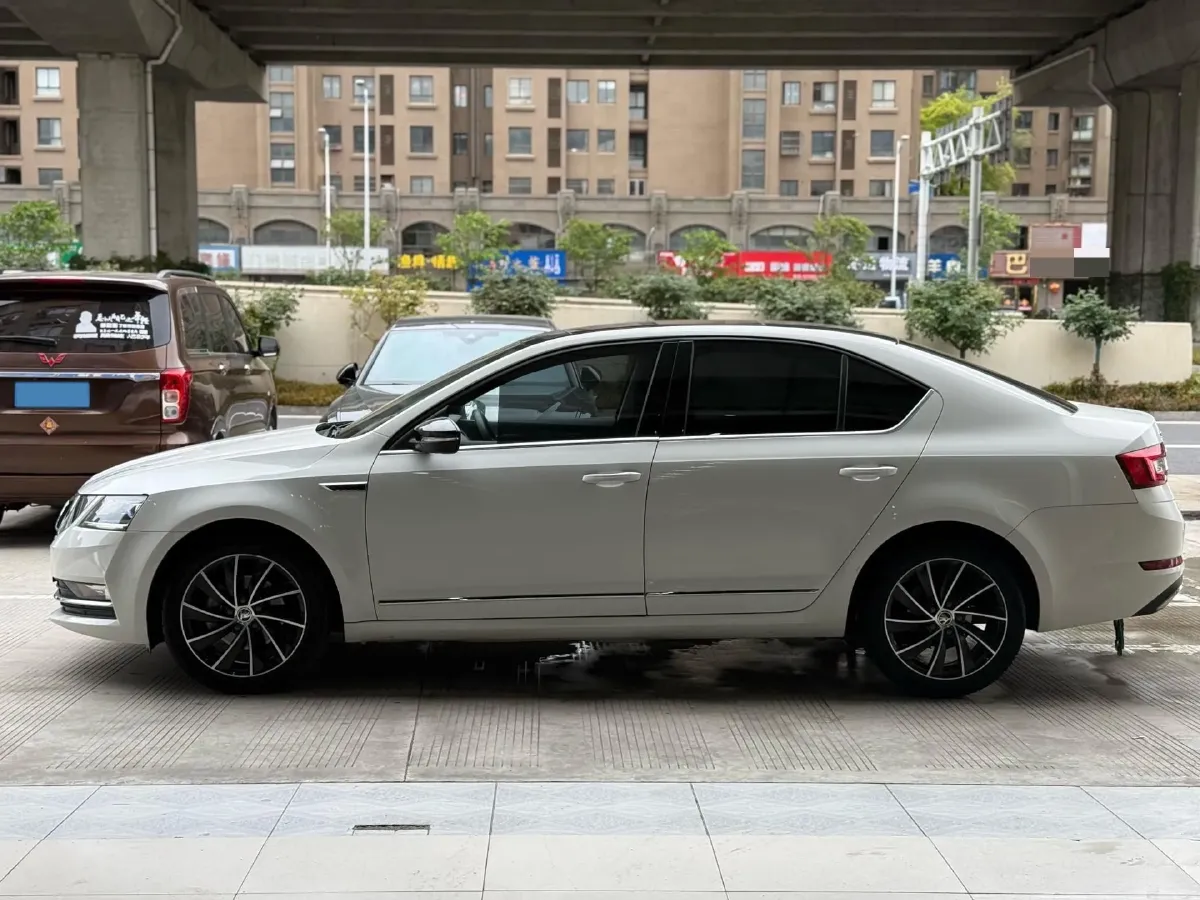 2018 Skoda Octavia 1.4T 150HP L4 7DCT,autocango,china used car exporter,china ev exporter,chinese used car exporter,chinese used ev exporter