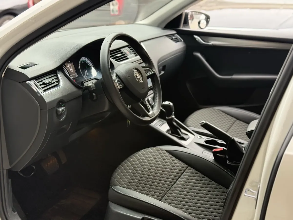 2018 Skoda Octavia 1.4T 150HP L4 7DCT,autocango,china used car exporter,china ev exporter,chinese used car exporter,chinese used ev exporter