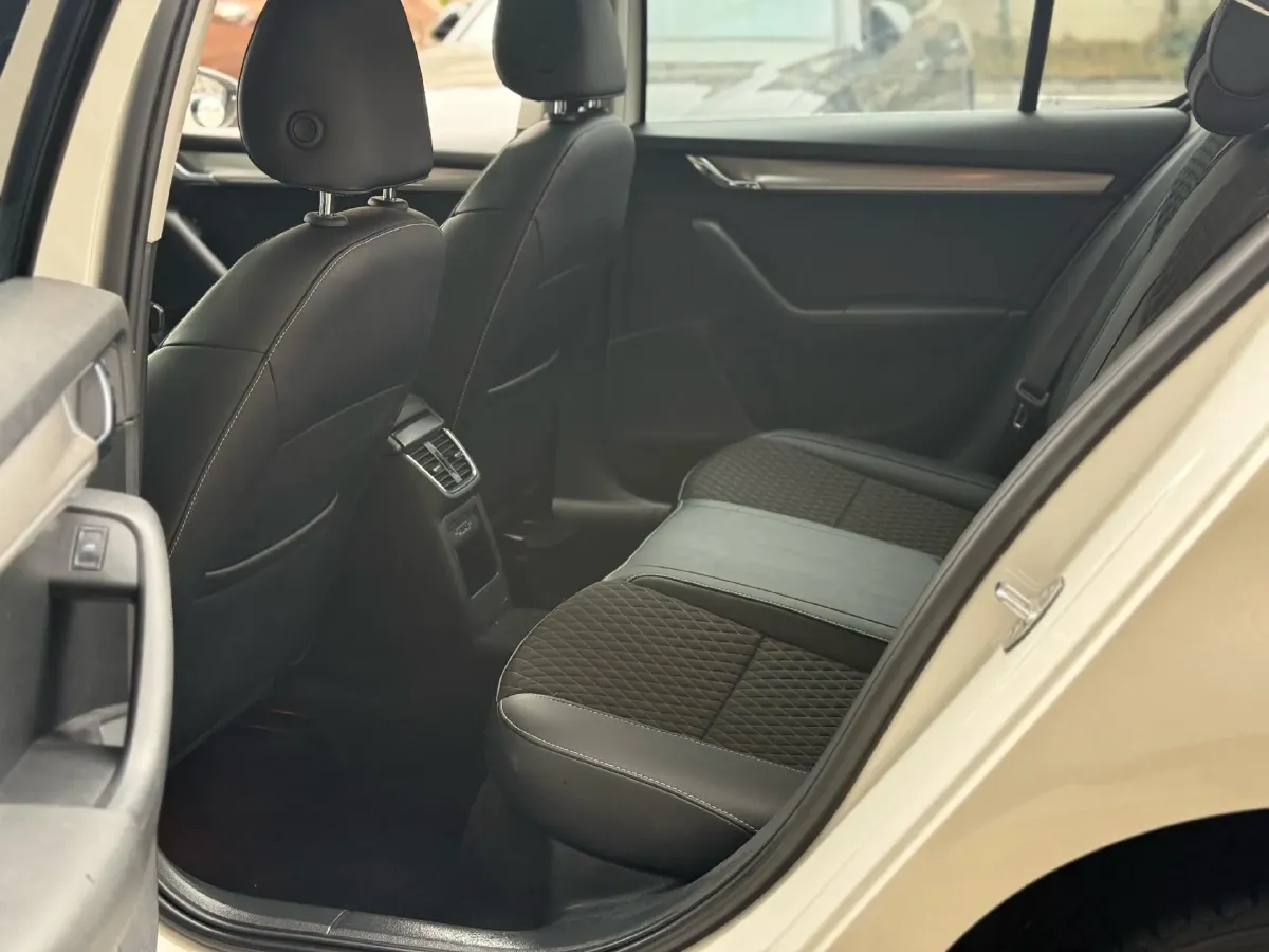 2018 Skoda Octavia 1.4T 150HP L4 7DCT,autocango,china used car exporter,china ev exporter,chinese used car exporter,chinese used ev exporter