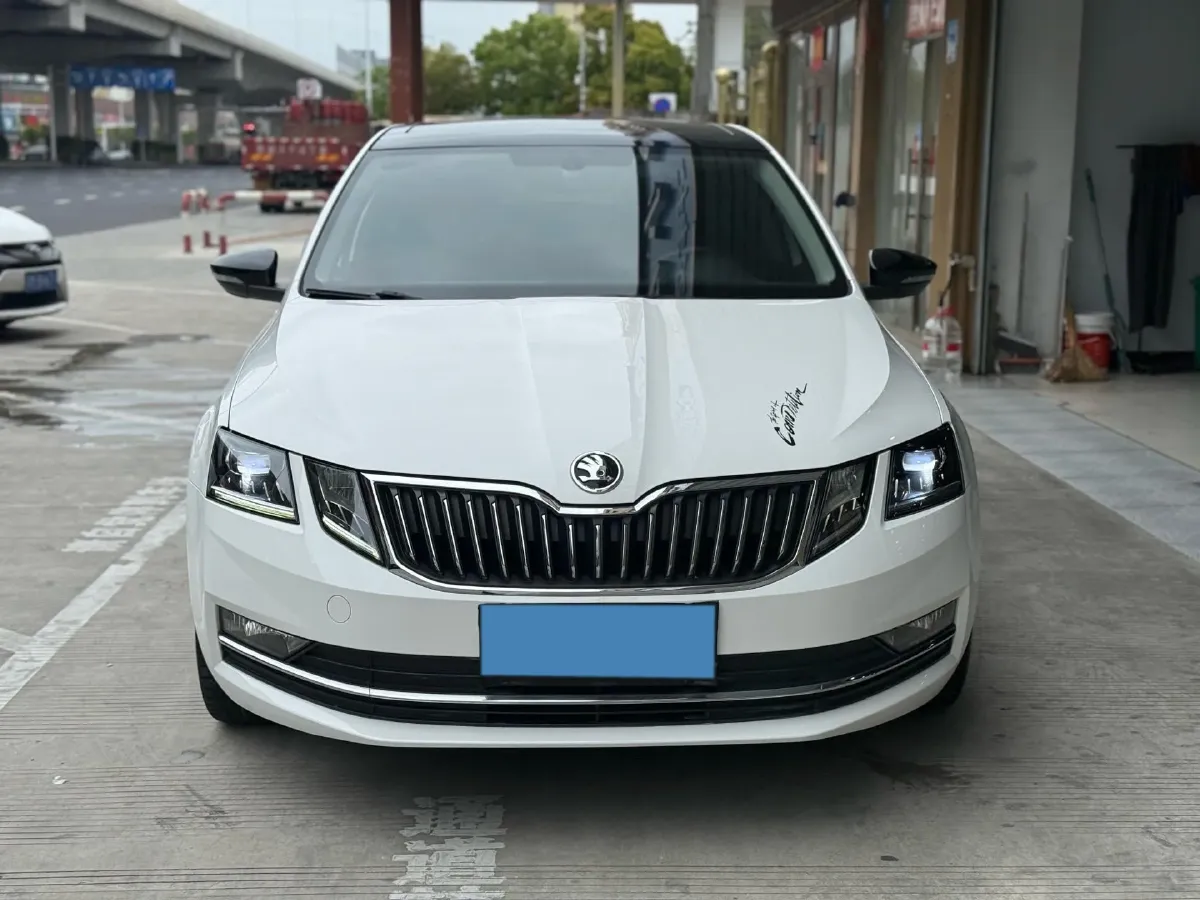 2018 Skoda Octavia 1.4T 150HP L4 7DCT,autocango,china used car exporter,china ev exporter,chinese used car exporter,chinese used ev exporter