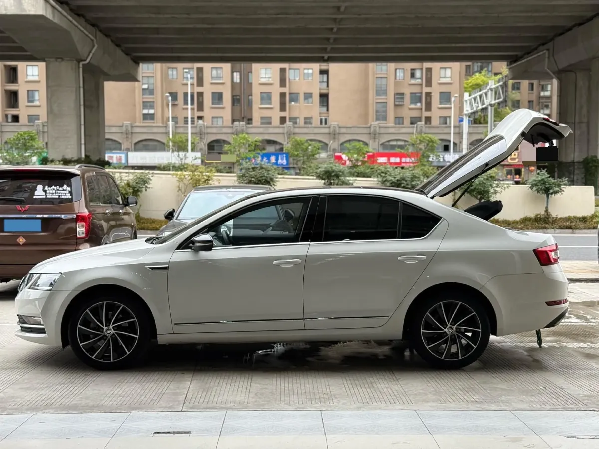 2018 Skoda Octavia 1.4T 150HP L4 7DCT,autocango,china used car exporter,china ev exporter,chinese used car exporter,chinese used ev exporter