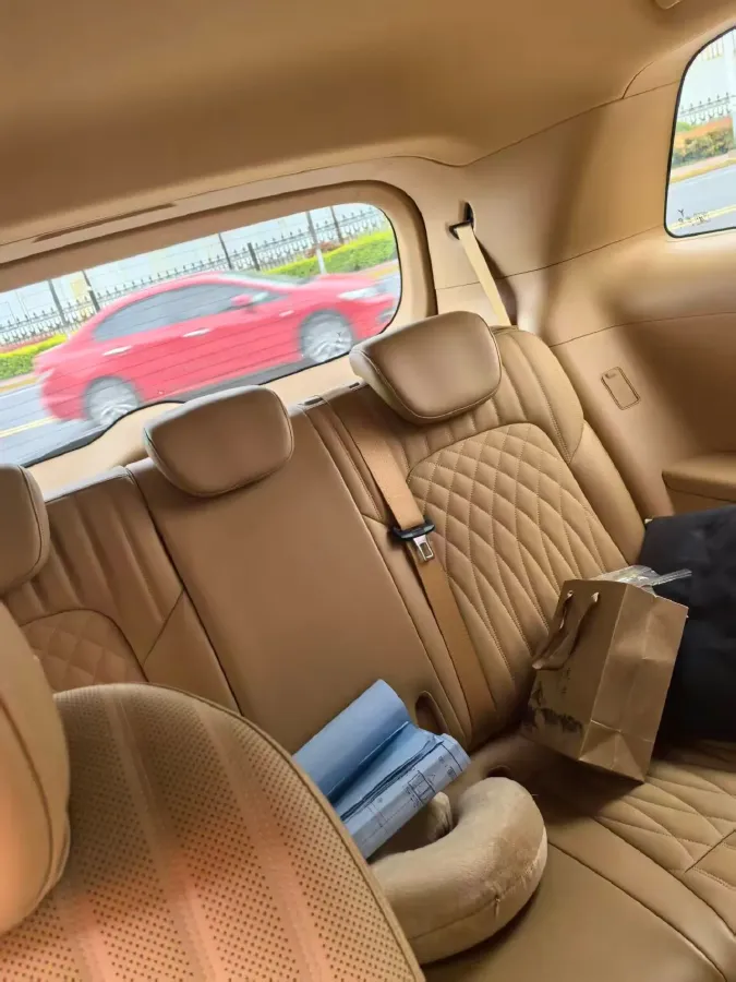 2022 Voyah Dream 1.5T 136HP L4 PHEV 25.57KWH,autocango,china used car exporter,china ev exporter,chinese used car exporter,chinese used ev exporter