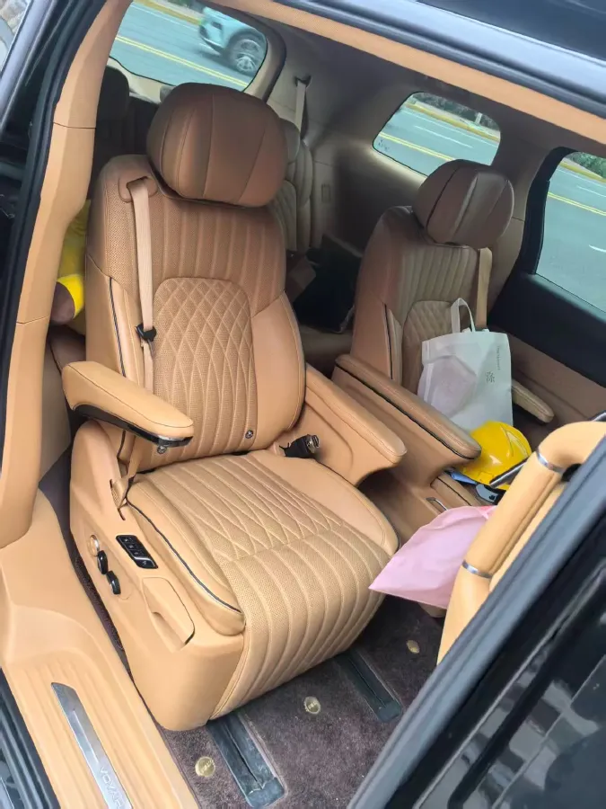 2022 Voyah Dream 1.5T 136HP L4 PHEV 25.57KWH,autocango,china used car exporter,china ev exporter,chinese used car exporter,chinese used ev exporter