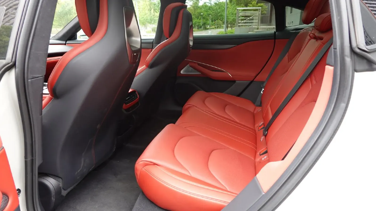 2024 MI SU7 BEV 101KWH,autocango,china used car exporter,china ev exporter,chinese used car exporter,chinese used ev exporter