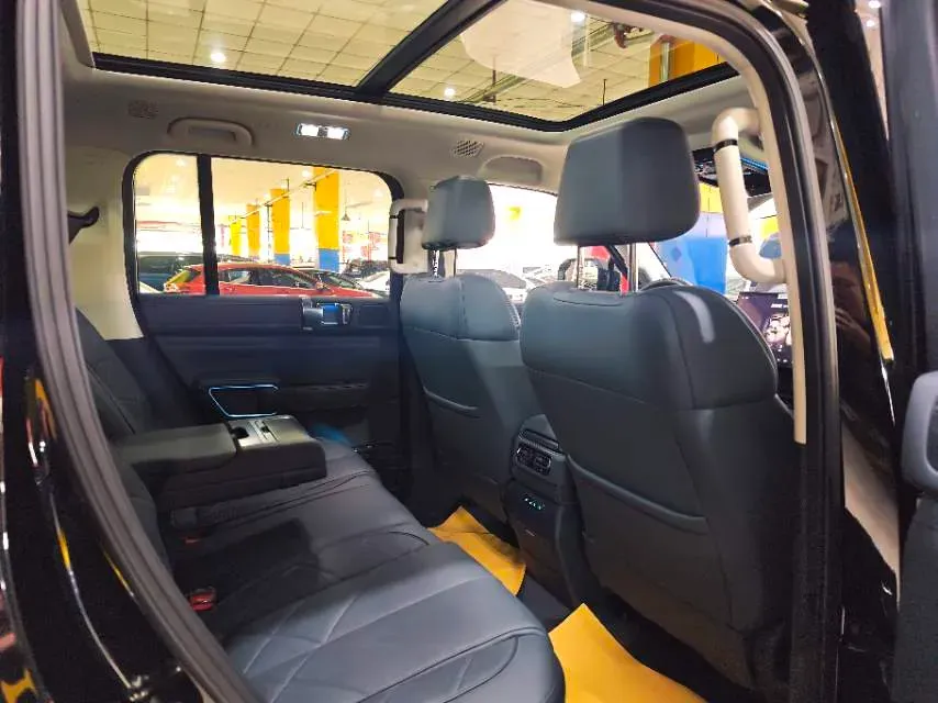 2025 FangChengBao Bao 5 1.5T 194HP L4 E-CVT PHEV 31.8KWH,autocango,china used car exporter,china ev exporter,chinese used car exporter,chinese used ev exporter