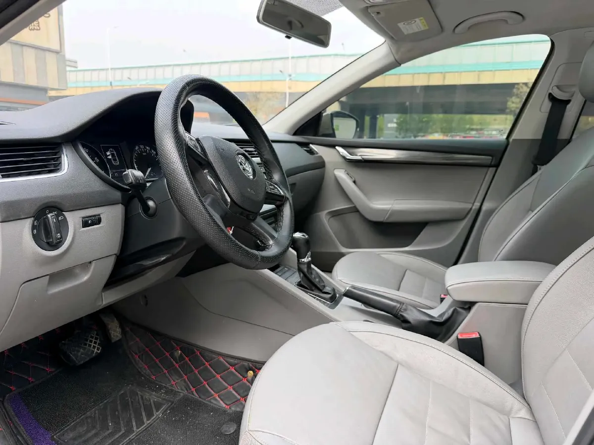 2015 Skoda Octavia 1.6L 110HP L4 6AT,autocango,china used car exporter,china ev exporter,chinese used car exporter,chinese used ev exporter