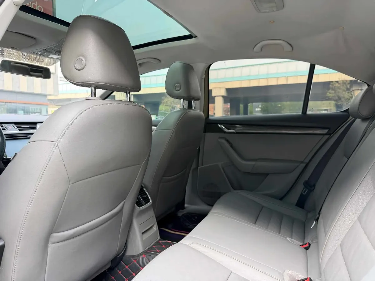 2015 Skoda Octavia 1.6L 110HP L4 6AT,autocango,china used car exporter,china ev exporter,chinese used car exporter,chinese used ev exporter