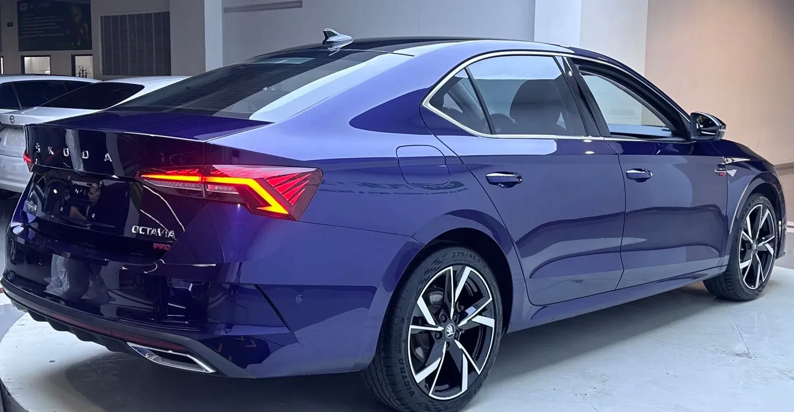 2021 Skoda Octavia 1.4T 150HP L4 7DCT,autocango,china used car exporter,china ev exporter,chinese used car exporter,chinese used ev exporter