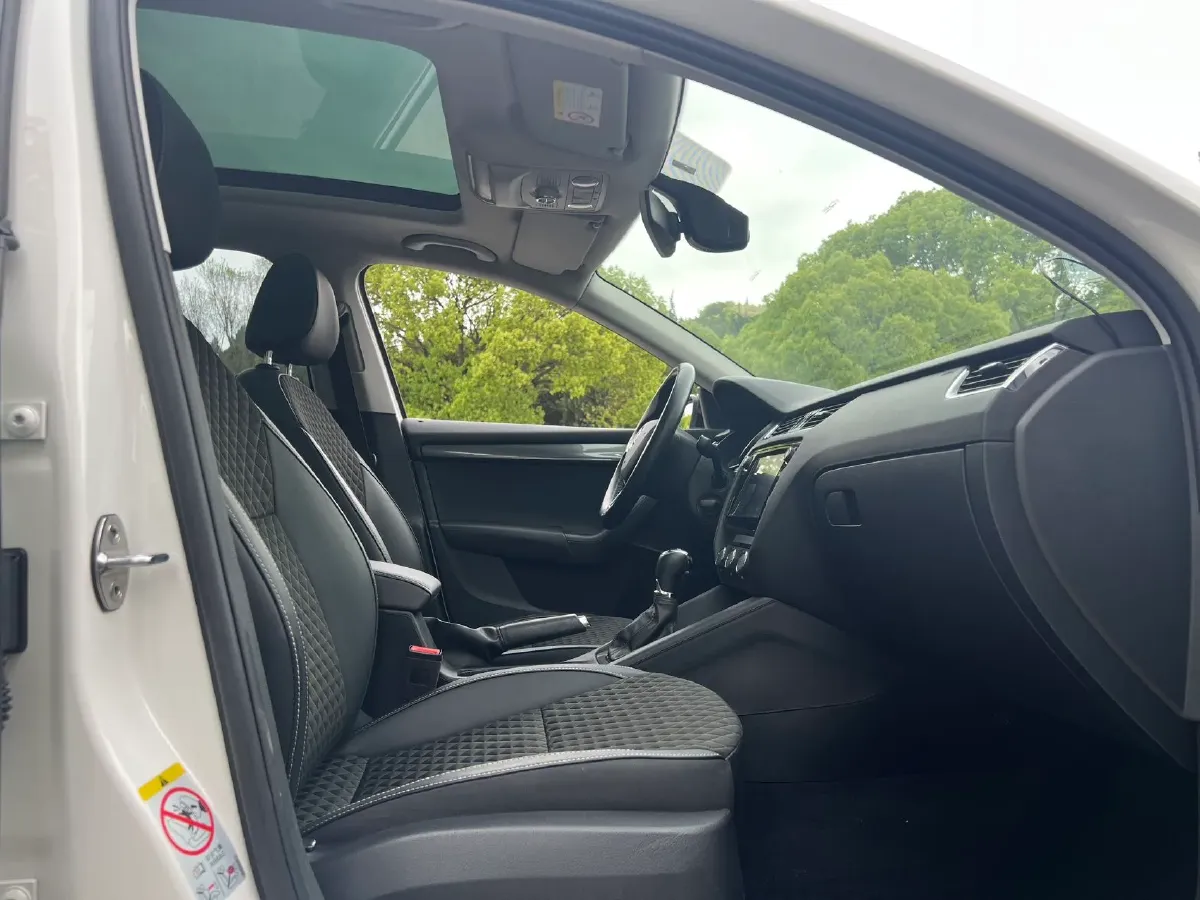 2018 Skoda Octavia 1.4T 150HP L4 7DCT,autocango,china used car exporter,china ev exporter,chinese used car exporter,chinese used ev exporter