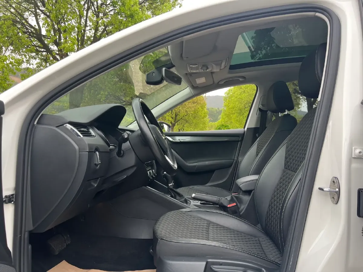 2018 Skoda Octavia 1.4T 150HP L4 7DCT,autocango,china used car exporter,china ev exporter,chinese used car exporter,chinese used ev exporter