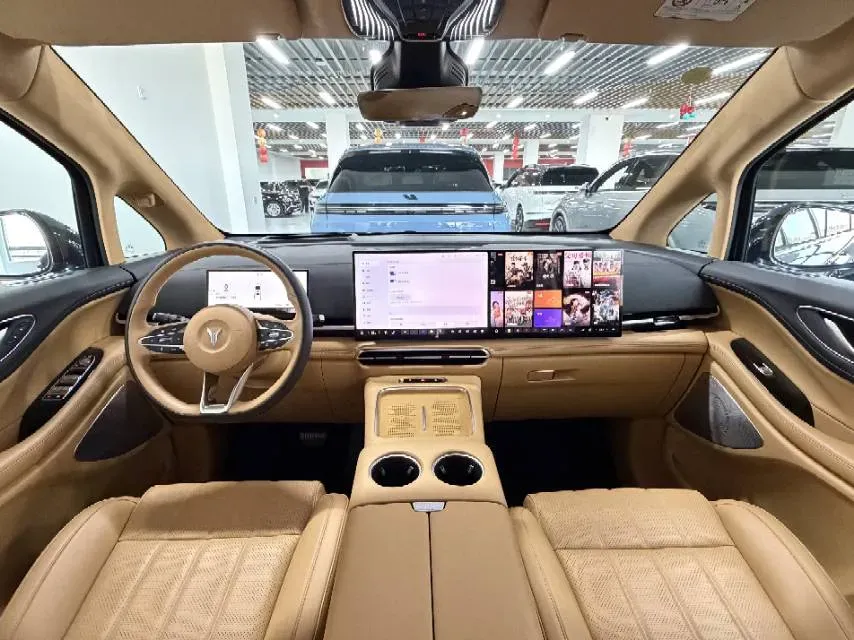 2025 Voyah Dream 1.5T 150HP L4 PHEV 41.7KWH,autocango,china used car exporter,china ev exporter,chinese used car exporter,chinese used ev exporter