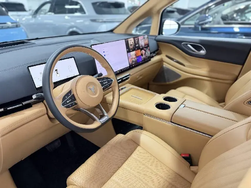 2025 Voyah Dream 1.5T 150HP L4 PHEV 41.7KWH,autocango,china used car exporter,china ev exporter,chinese used car exporter,chinese used ev exporter