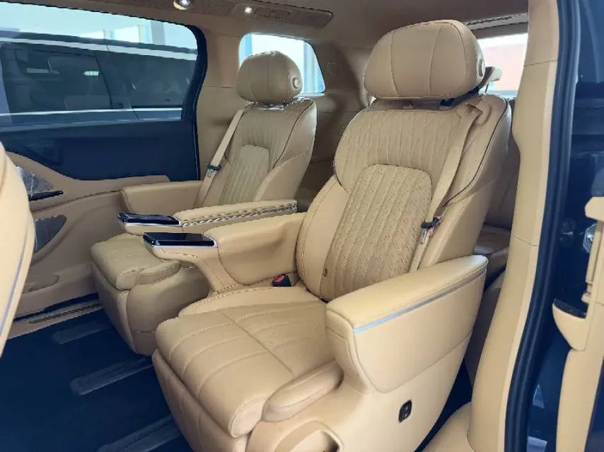 2025 Voyah Dream 1.5T 150HP L4 PHEV 41.7KWH,autocango,china used car exporter,china ev exporter,chinese used car exporter,chinese used ev exporter