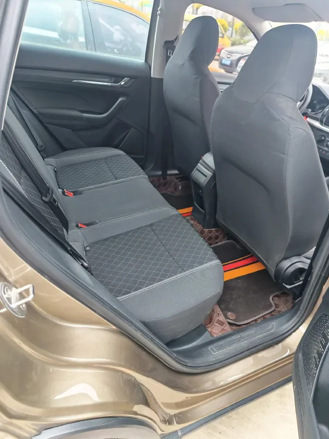 2021 Skoda Kamiq 1.5L 112HP L4 5MT,autocango,china used car exporter,china ev exporter,chinese used car exporter,chinese used ev exporter