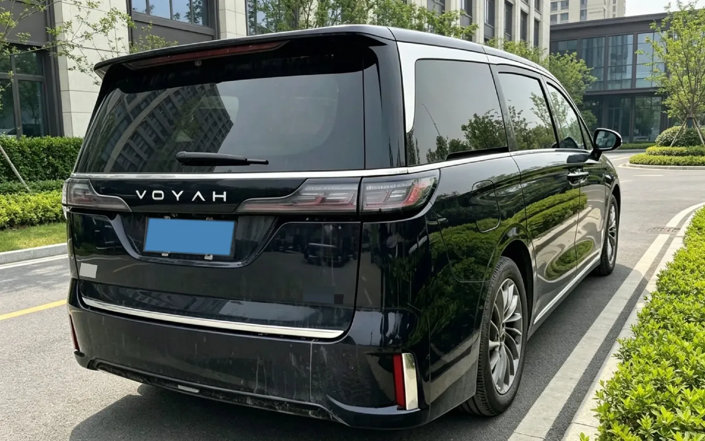 2025 Voyah Dream BEV 108.7KWH,autocango,china used car exporter,china ev exporter,chinese used car exporter,chinese used ev exporter