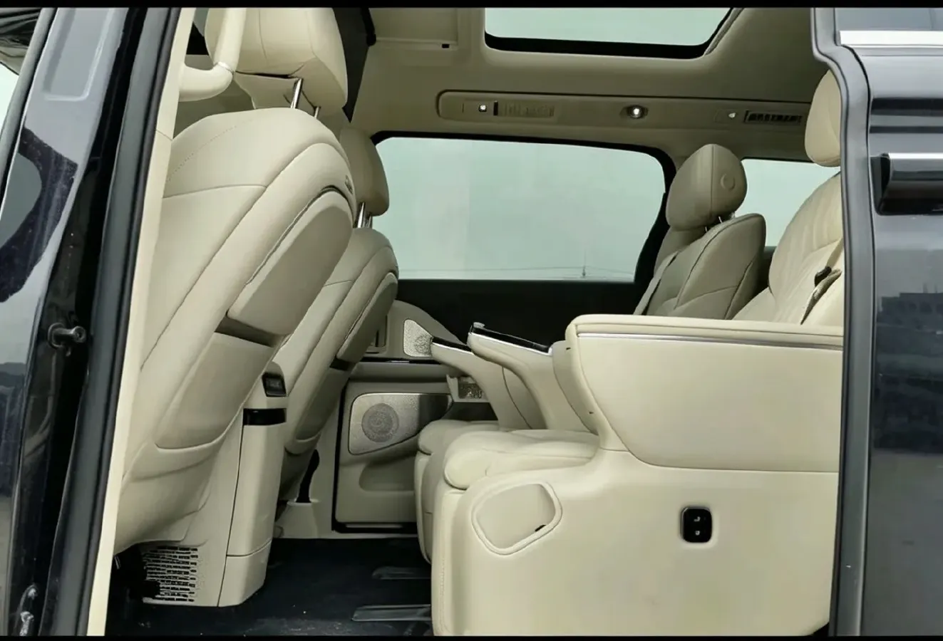 2025 Voyah Dream BEV 108.7KWH,autocango,china used car exporter,china ev exporter,chinese used car exporter,chinese used ev exporter