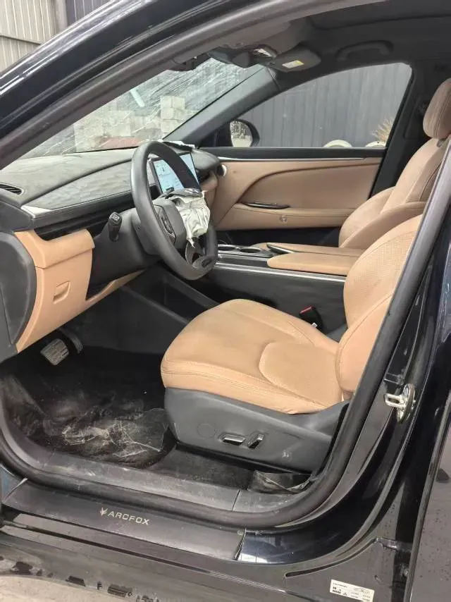 2024 HongQi H5 2.0T 224HP L4 8AT,autocango,china used car exporter,china ev exporter,chinese used car exporter,chinese used ev exporter