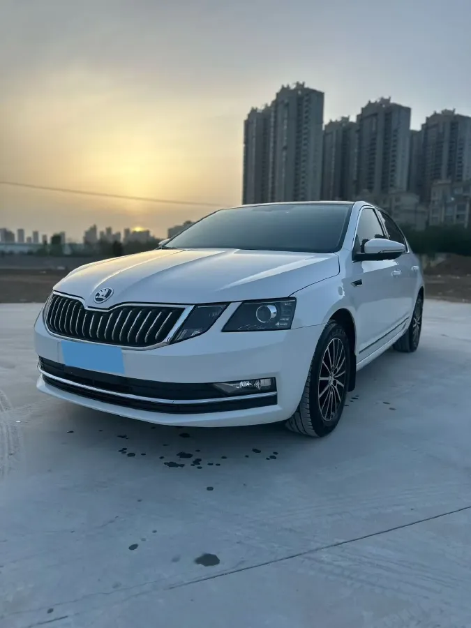 2020 Skoda Octavia 1.5L 113HP L4 6AT,autocango,china used car exporter,china ev exporter,chinese used car exporter,chinese used ev exporter