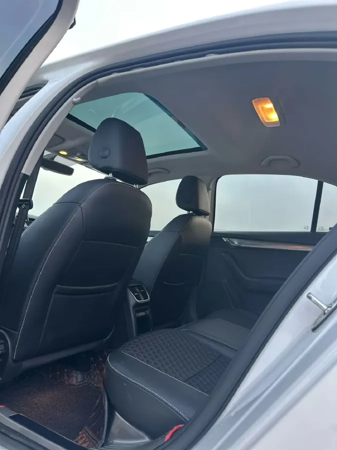 2020 Skoda Octavia 1.5L 113HP L4 6AT,autocango,china used car exporter,china ev exporter,chinese used car exporter,chinese used ev exporter