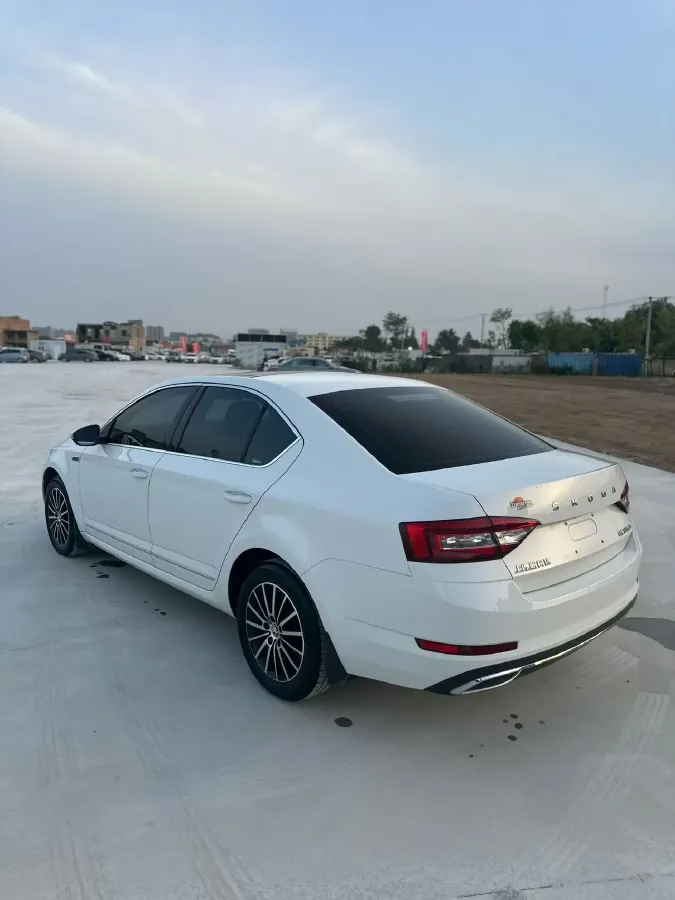 2020 Skoda Octavia 1.5L 113HP L4 6AT,autocango,china used car exporter,china ev exporter,chinese used car exporter,chinese used ev exporter