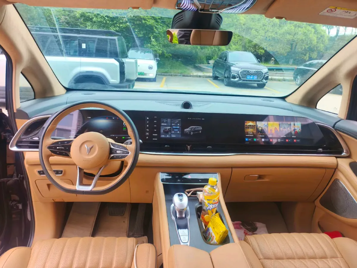 2024 Voyah Dream 1.5T 150HP L4 PHEV 43KWH,autocango,china used car exporter,china ev exporter,chinese used car exporter,chinese used ev exporter