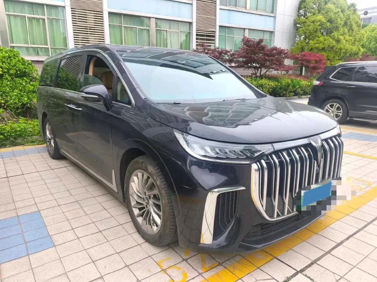 2024 Voyah Dream 1.5T 150HP L4 PHEV 43KWH,autocango,china used car exporter,china ev exporter,chinese used car exporter,chinese used ev exporter