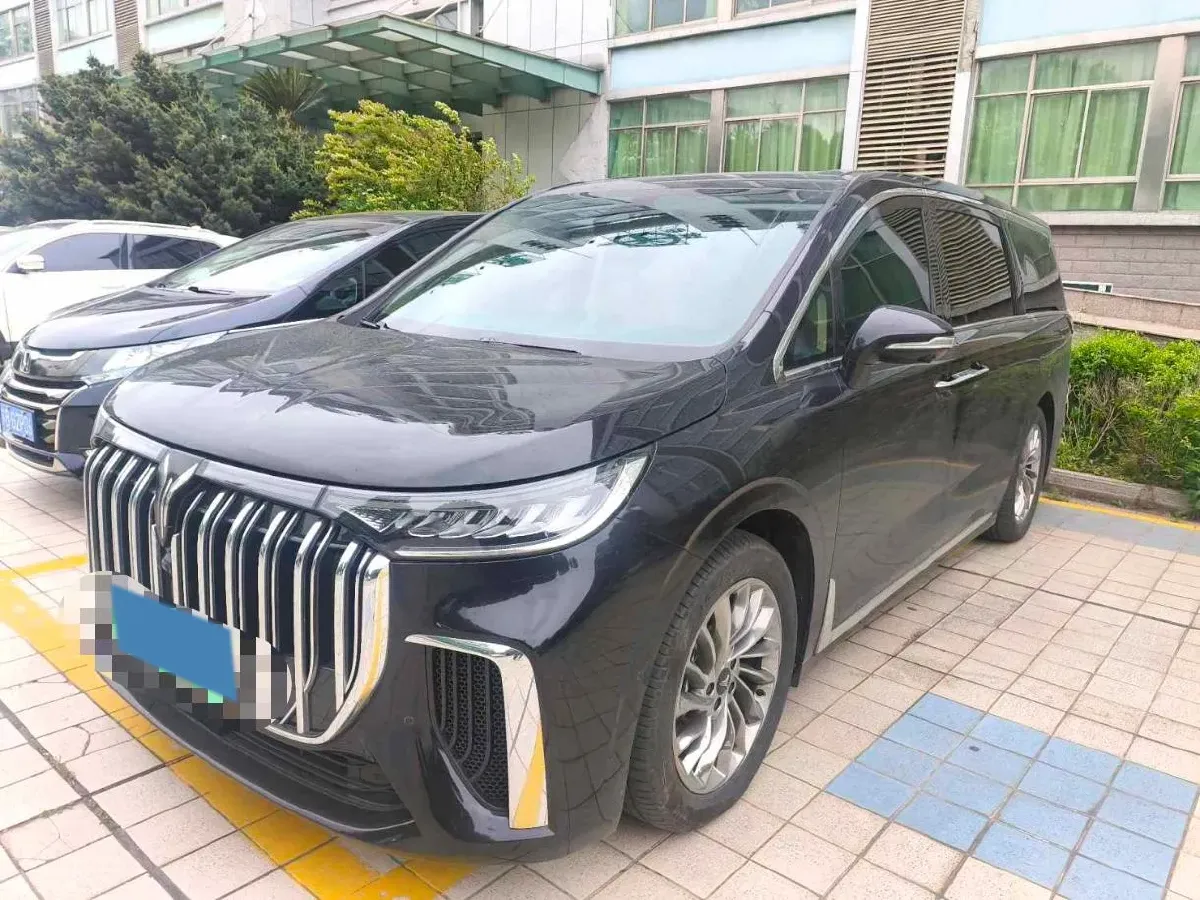 2024 Voyah Dream 1.5T 150HP L4 PHEV 43KWH,autocango,china used car exporter,china ev exporter,chinese used car exporter,chinese used ev exporter