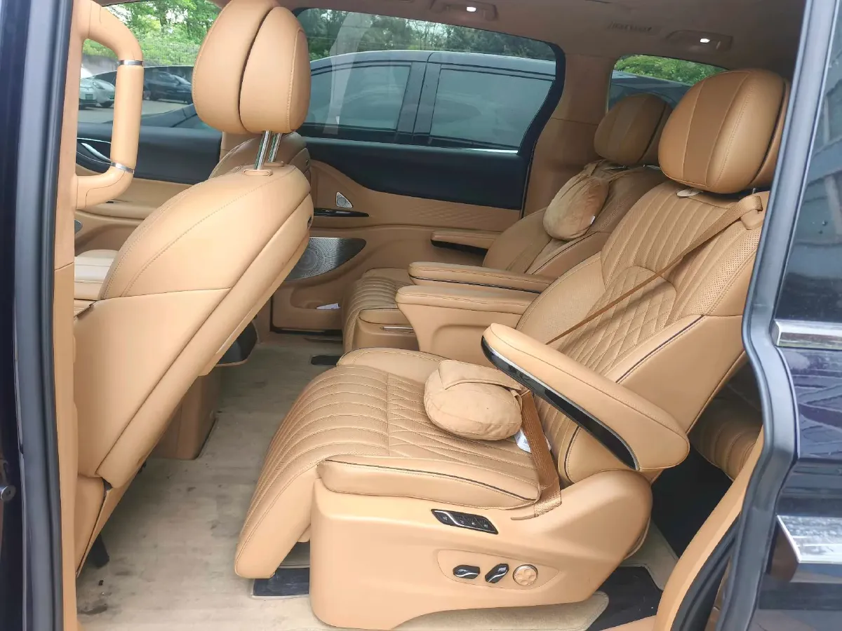 2024 Voyah Dream 1.5T 150HP L4 PHEV 43KWH,autocango,china used car exporter,china ev exporter,chinese used car exporter,chinese used ev exporter