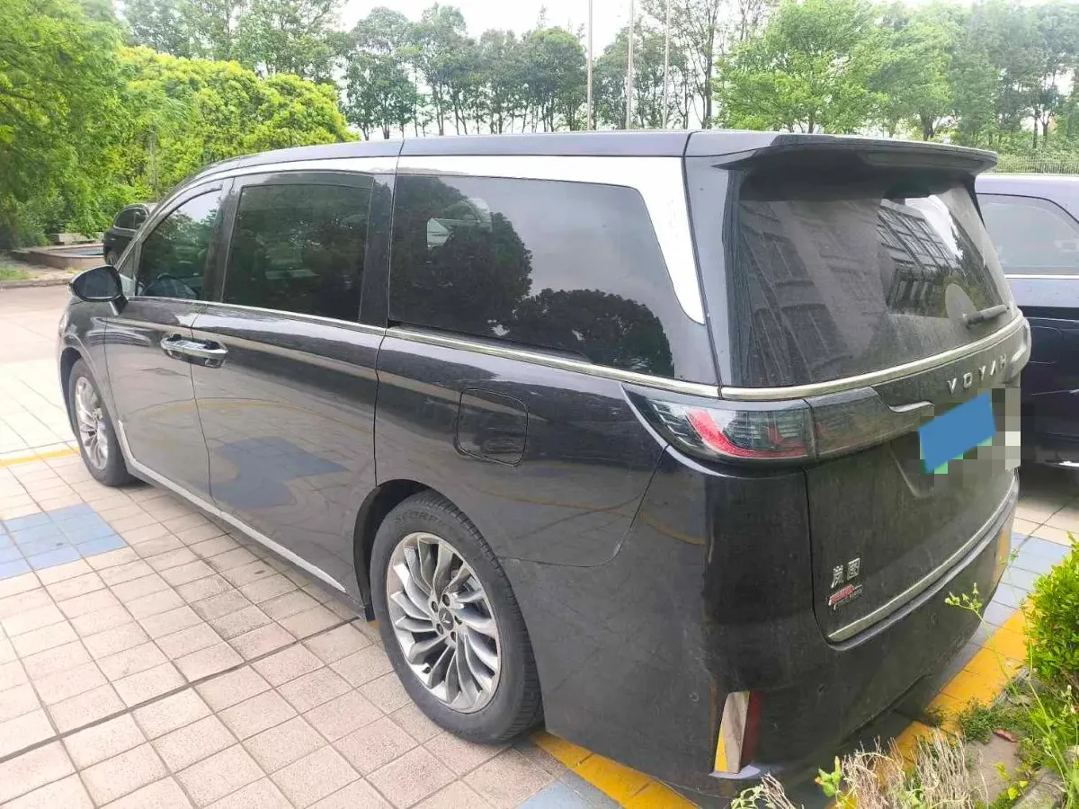 2024 Voyah Dream 1.5T 150HP L4 PHEV 43KWH,autocango,china used car exporter,china ev exporter,chinese used car exporter,chinese used ev exporter