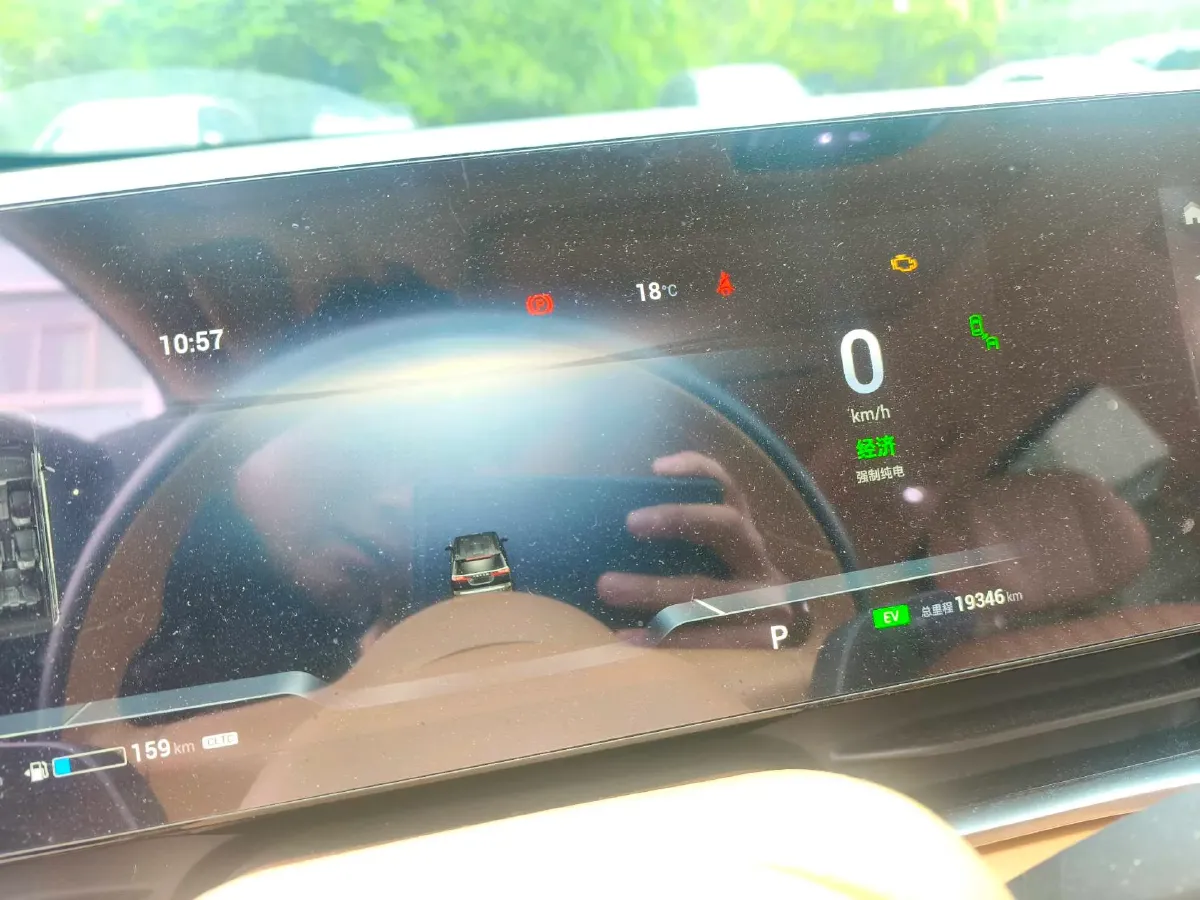 2024 Voyah Dream 1.5T 150HP L4 PHEV 43KWH,autocango,china used car exporter,china ev exporter,chinese used car exporter,chinese used ev exporter