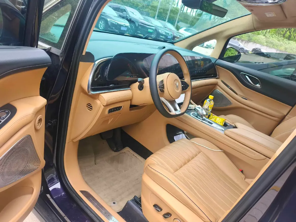 2024 Voyah Dream 1.5T 150HP L4 PHEV 43KWH,autocango,china used car exporter,china ev exporter,chinese used car exporter,chinese used ev exporter