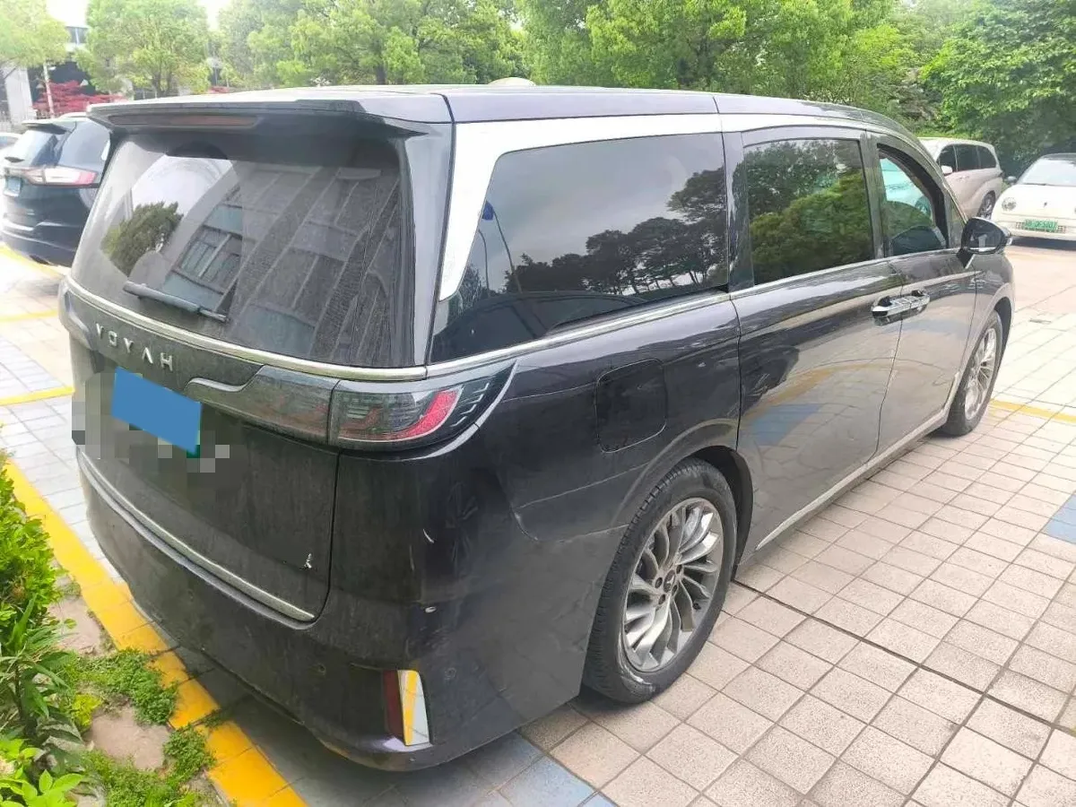 2024 Voyah Dream 1.5T 150HP L4 PHEV 43KWH,autocango,china used car exporter,china ev exporter,chinese used car exporter,chinese used ev exporter
