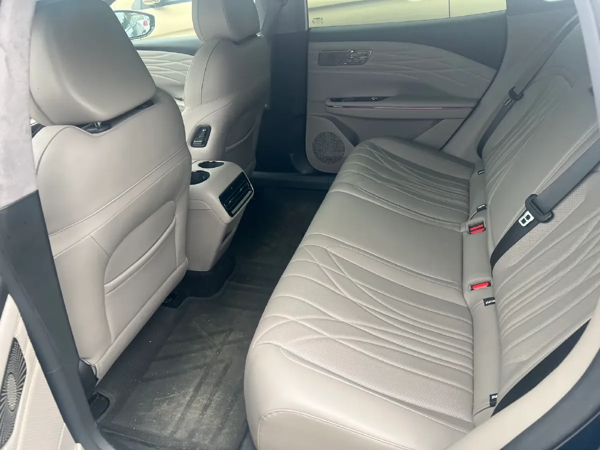 2025 Geely Galaxy Starshine 8 1.5T 163HP L4 3DHT PHEV 27.69KWH,autocango,china used car exporter,china ev exporter,chinese used car exporter,chinese used ev exporter