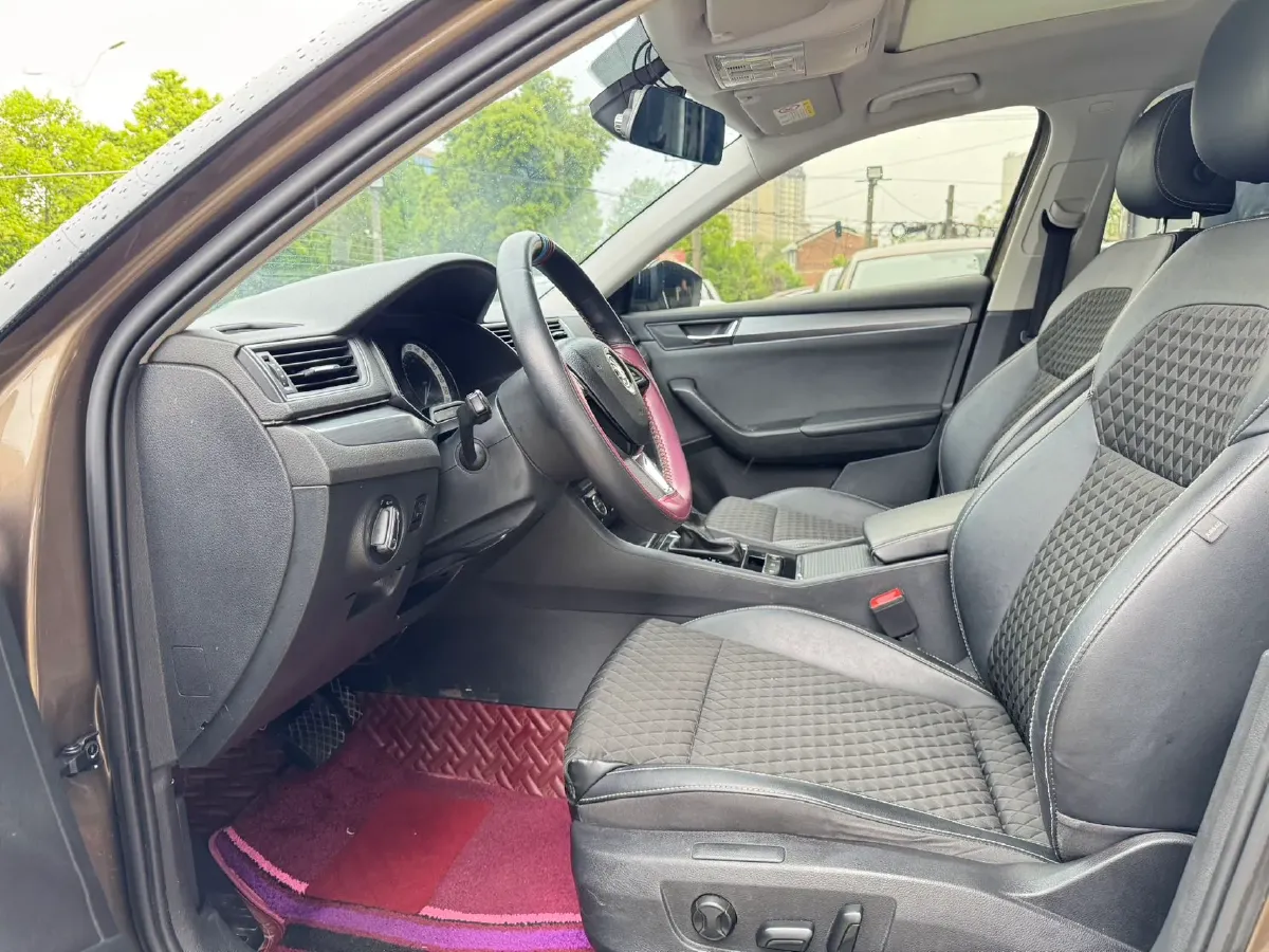 2018 Skoda Superb 1.8T 180HP L4 7DCT,autocango,china used car exporter,china ev exporter,chinese used car exporter,chinese used ev exporter