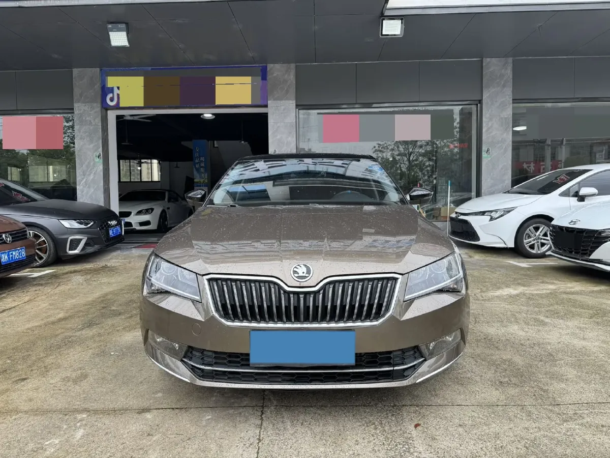 2018 Skoda Superb 1.8T 180HP L4 7DCT,autocango,china used car exporter,china ev exporter,chinese used car exporter,chinese used ev exporter