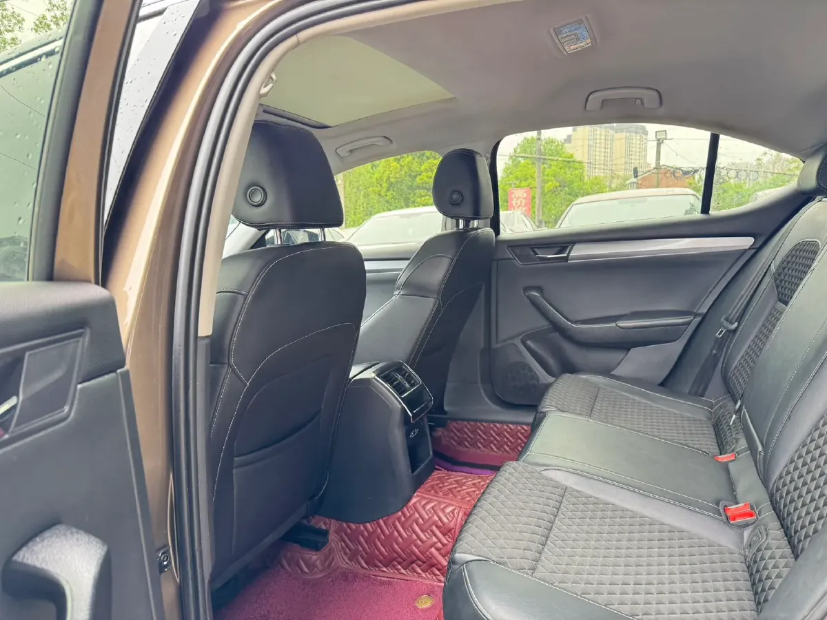 2018 Skoda Superb 1.8T 180HP L4 7DCT,autocango,china used car exporter,china ev exporter,chinese used car exporter,chinese used ev exporter