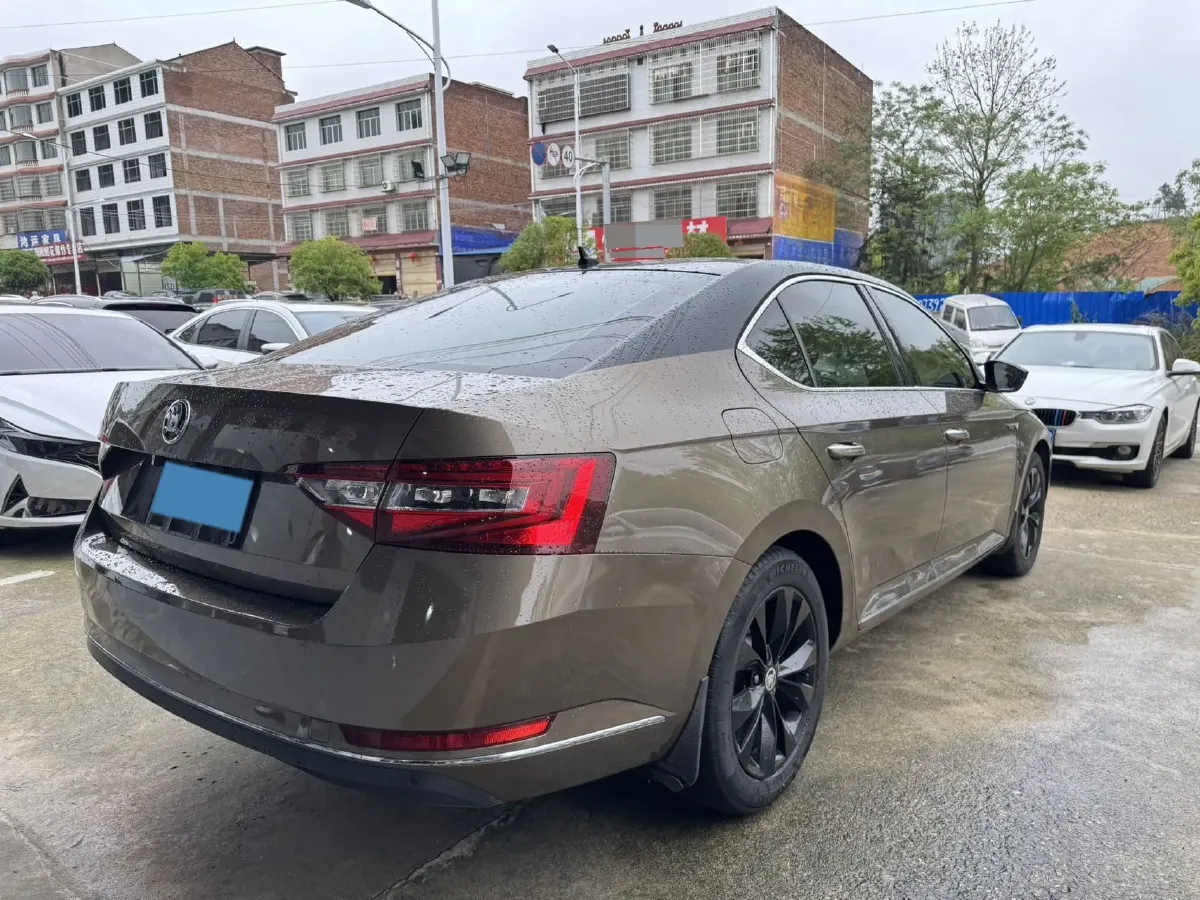 2018 Skoda Superb 1.8T 180HP L4 7DCT,autocango,china used car exporter,china ev exporter,chinese used car exporter,chinese used ev exporter