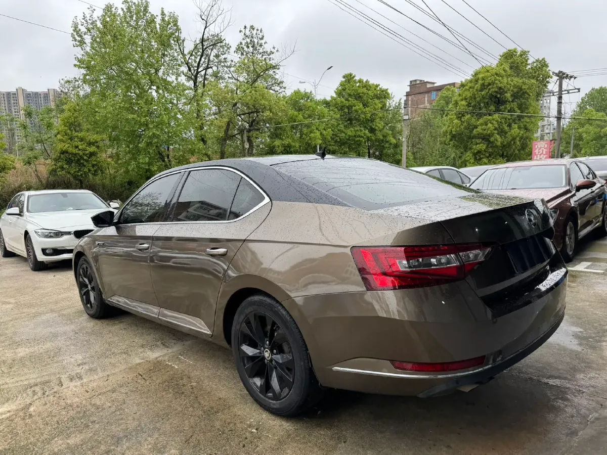 2018 Skoda Superb 1.8T 180HP L4 7DCT,autocango,china used car exporter,china ev exporter,chinese used car exporter,chinese used ev exporter