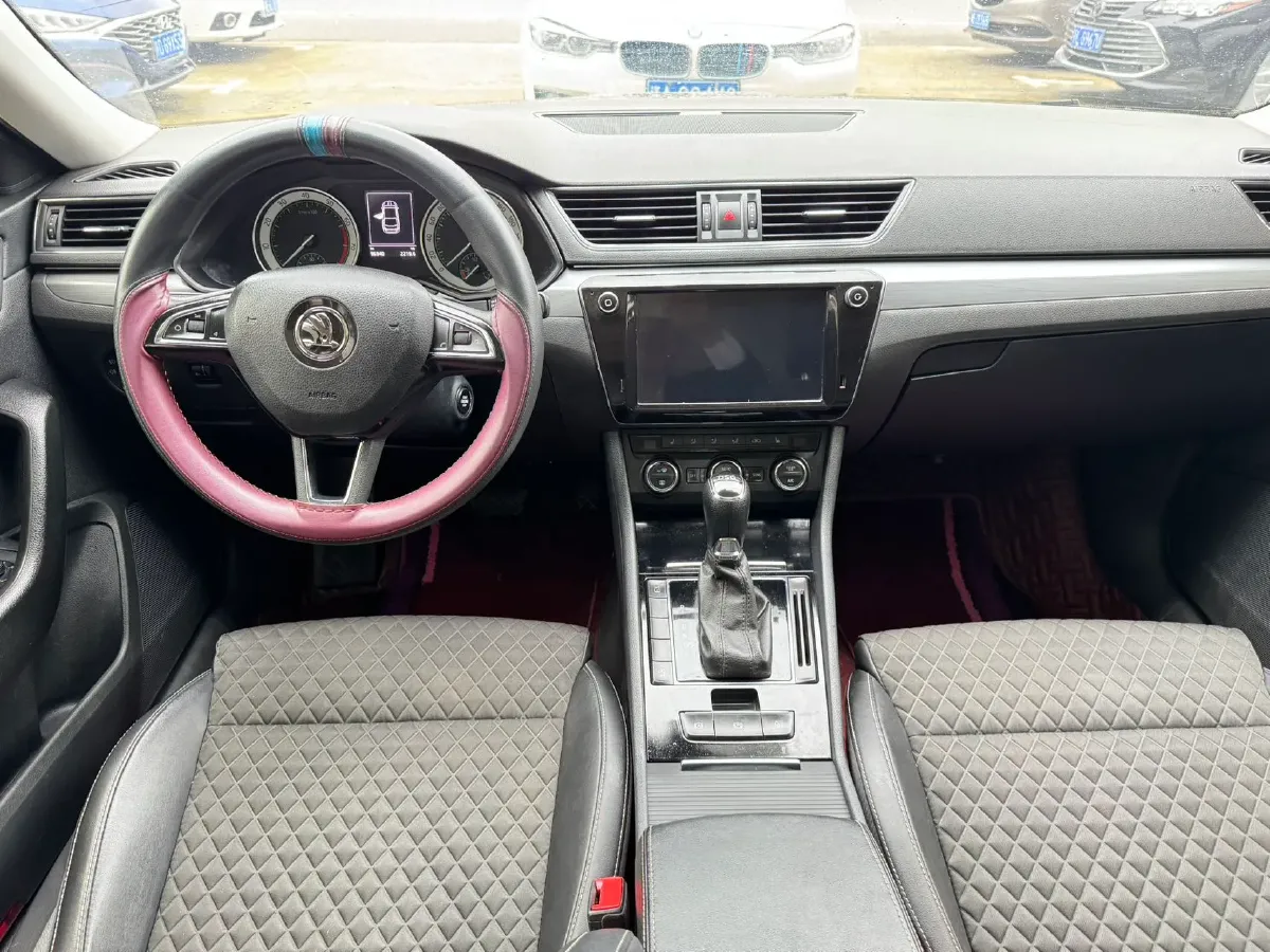 2018 Skoda Superb 1.8T 180HP L4 7DCT,autocango,china used car exporter,china ev exporter,chinese used car exporter,chinese used ev exporter