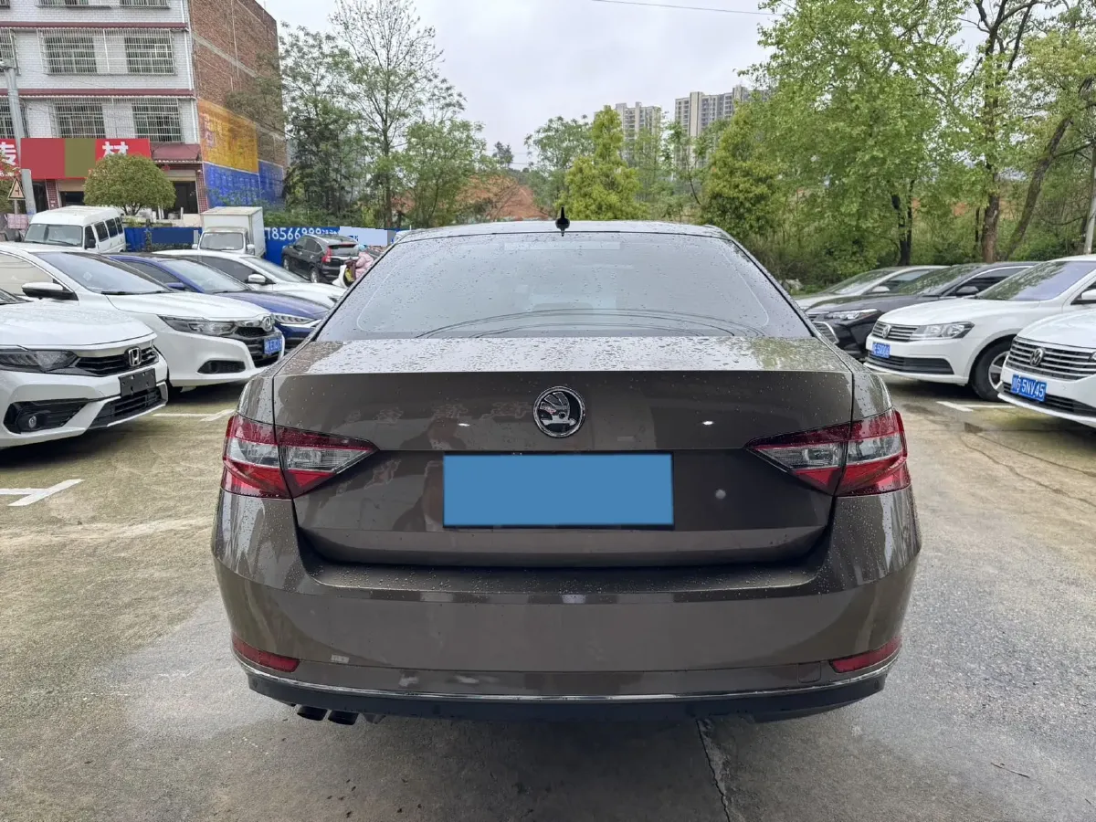 2018 Skoda Superb 1.8T 180HP L4 7DCT,autocango,china used car exporter,china ev exporter,chinese used car exporter,chinese used ev exporter