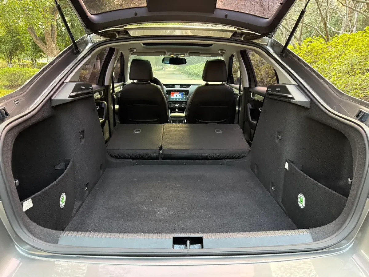 2019 Skoda Octavia 1.5L 116HP L4 6AT,autocango,china used car exporter,china ev exporter,chinese used car exporter,chinese used ev exporter