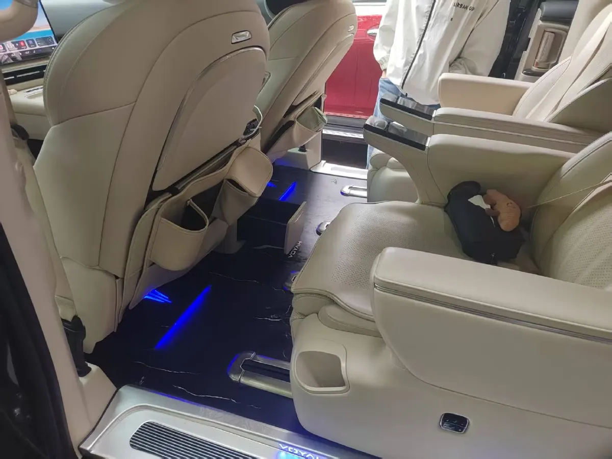 2025 Voyah Dream 1.5T 150HP L4 PHEV 41.7KWH,autocango,china used car exporter,china ev exporter,chinese used car exporter,chinese used ev exporter