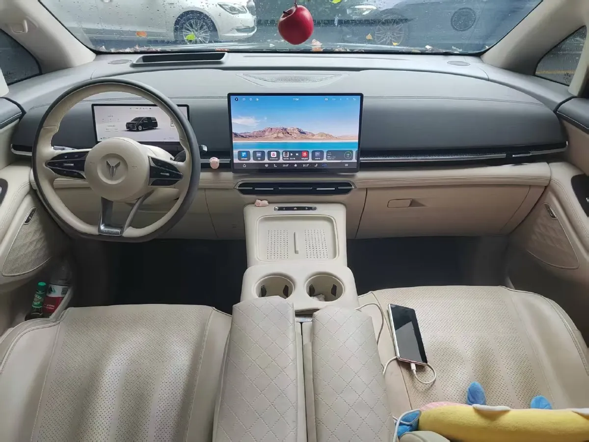 2025 Voyah Dream 1.5T 150HP L4 PHEV 41.7KWH,autocango,china used car exporter,china ev exporter,chinese used car exporter,chinese used ev exporter