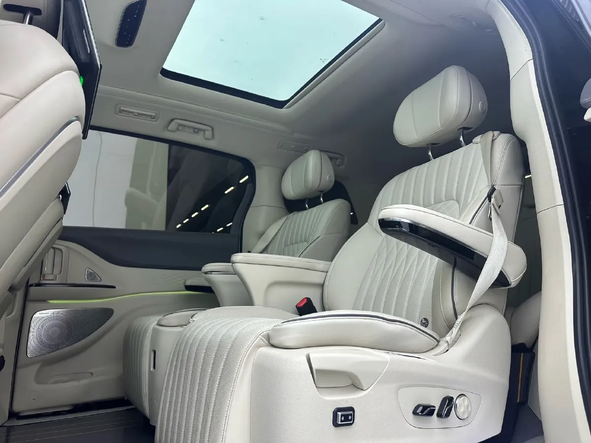 2022 Voyah Dream BEV 108.7KWH,autocango,china used car exporter,china ev exporter,chinese used car exporter,chinese used ev exporter