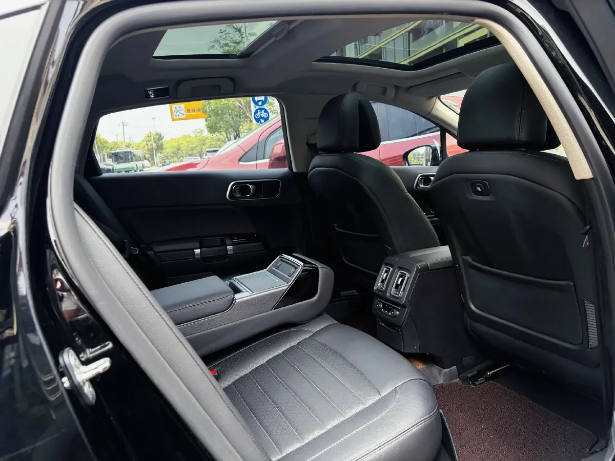 2020 Citroen C6 1.8T 211HP L4 8AT,autocango,china used car exporter,china ev exporter,chinese used car exporter,chinese used ev exporter