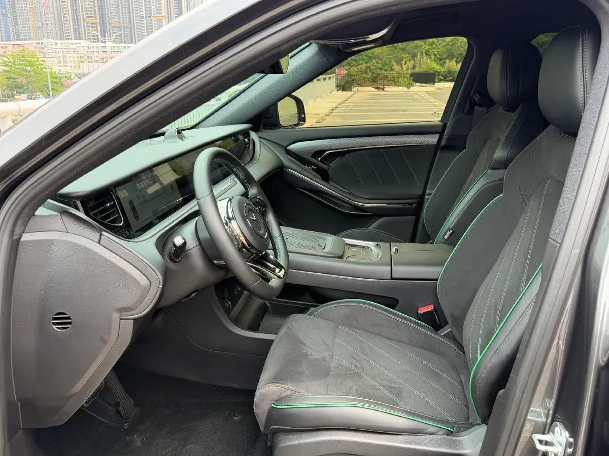 2025 Voyah FREE 1.5T 150HP L4 REEV 43KWH,autocango,china used car exporter,china ev exporter,chinese used car exporter,chinese used ev exporter