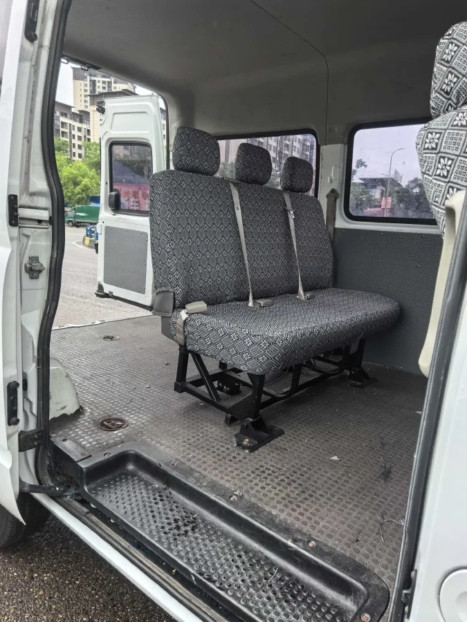 2013 MAXUS XinTu V80 2.5T 136HP L4 5MT,autocango,china used car exporter,china ev exporter,chinese used car exporter,chinese used ev exporter